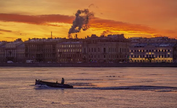 Blick auf St. Petersburg und den Fluss Newa